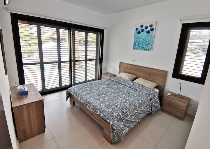 Three Bedroom Ground Floor Apartment with Private Garden & Pool Views ,Universal, Paphos