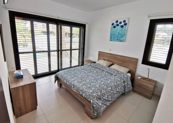 Three Bedroom Ground Floor Apartment with Private Garden & Pool Views ,Universal, Paphos