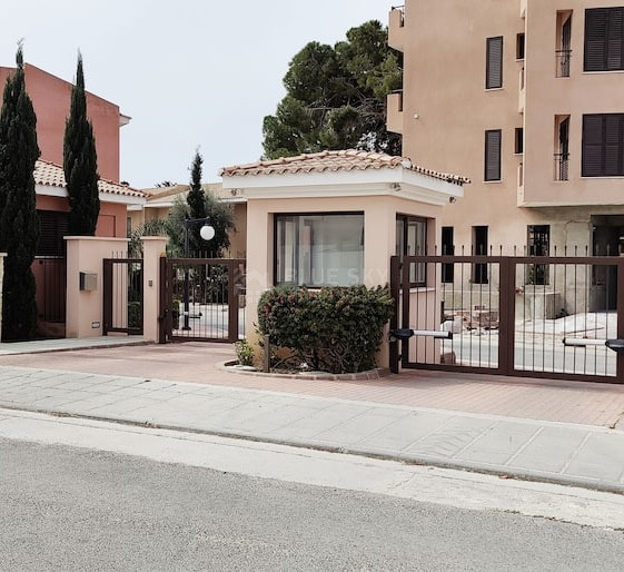 Three Bedroom Ground Floor Apartment with Private Garden & Pool Views ,Universal, Paphos