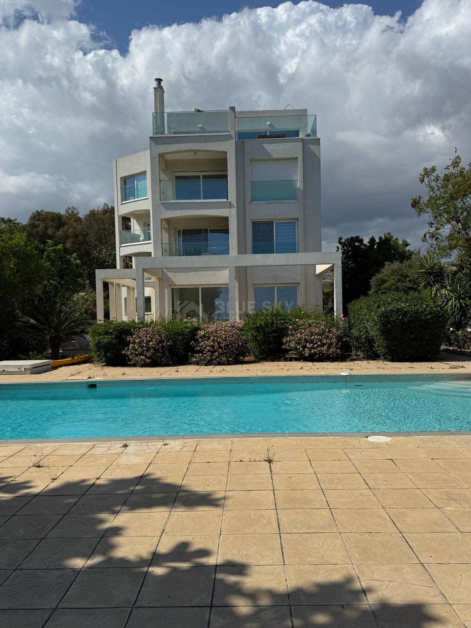 For Rent Luxury Seafront Three-Bedroom Fully Furnished Apartment in Parekklisia