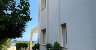 For Rent Luxury Seafront Three-Bedroom Fully Furnished Apartment in Parekklisia
