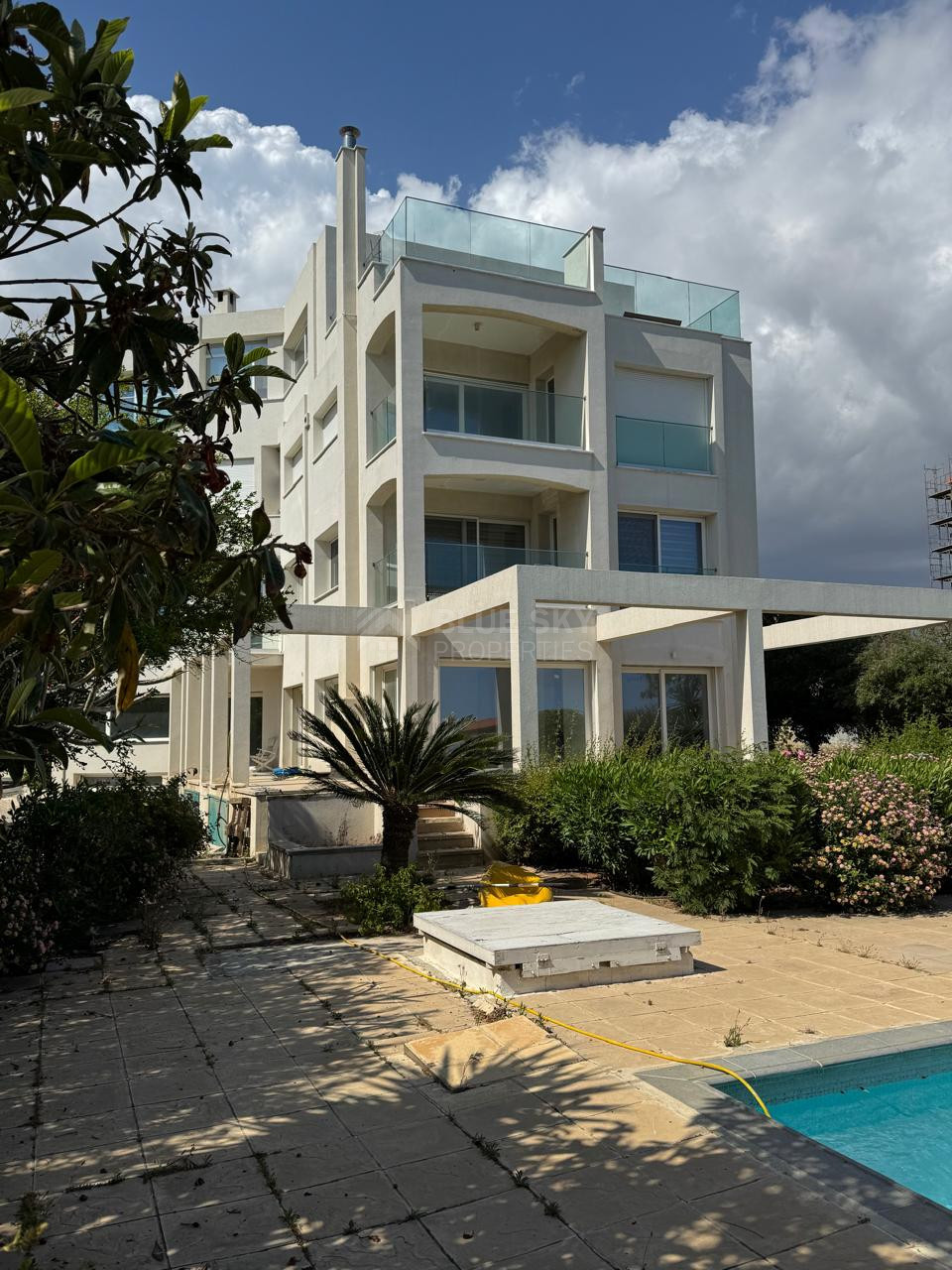 For Rent Luxury Seafront Three-Bedroom Fully Furnished Apartment in Parekklisia