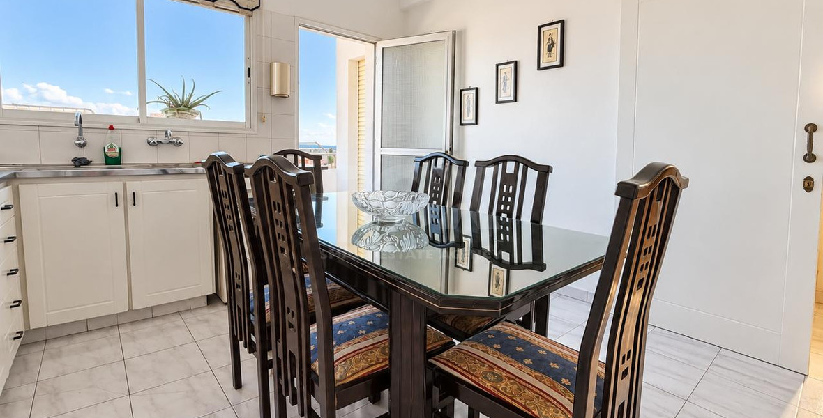 Spacious Three Bedroom Resale Apartment in  Chalkoutsa Mesa Geitonia