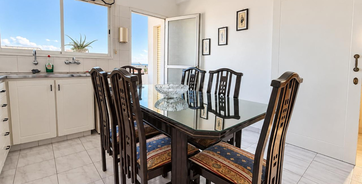 Spacious Three Bedroom Resale Apartment in  Chalkoutsa Mesa Geitonia