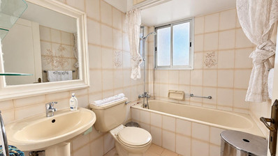 Spacious Three Bedroom Resale Apartment in  Chalkoutsa Mesa Geitonia