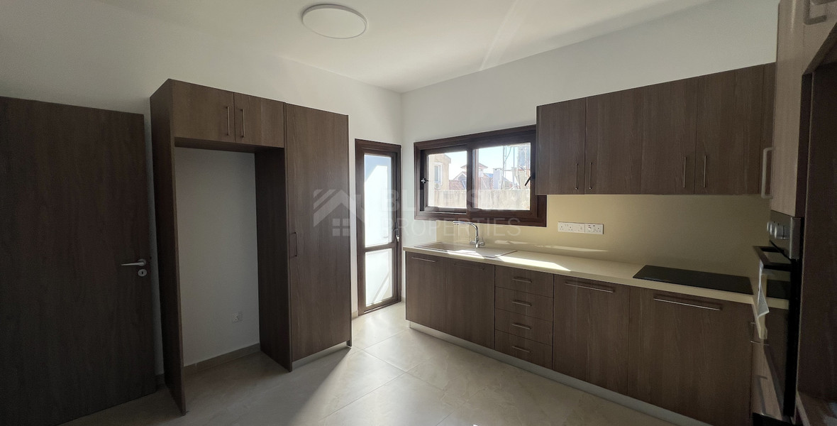 Spacious 3-Bedroom Upper Floor House with A+ Efficiency