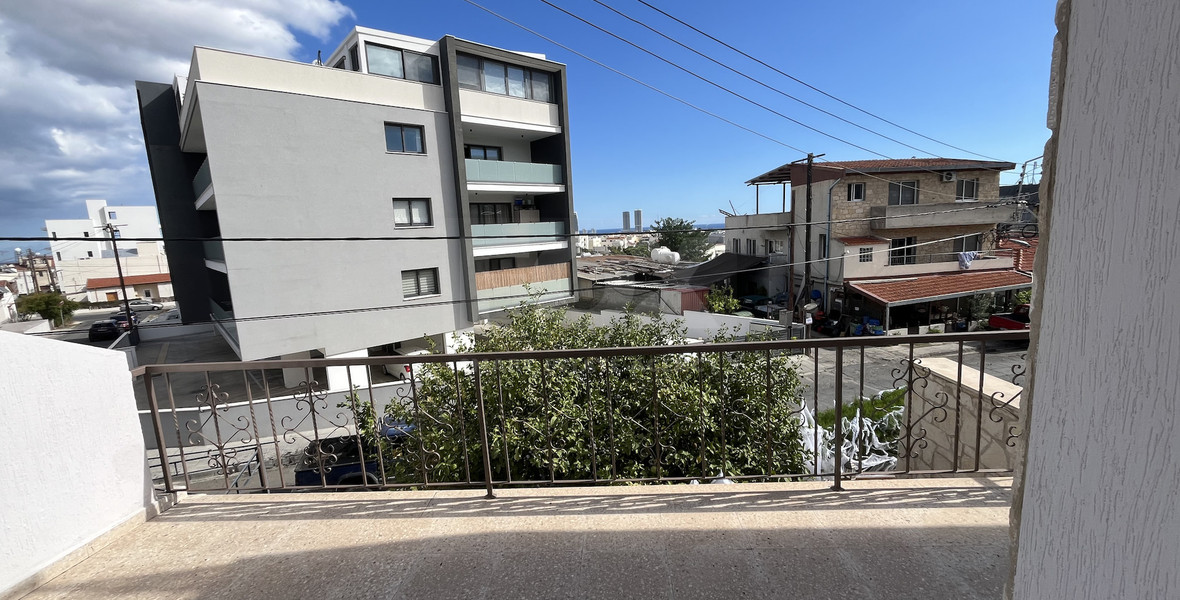 Cozy 3-Bed Apartment for Rent with Sea View in Agios Athanasios