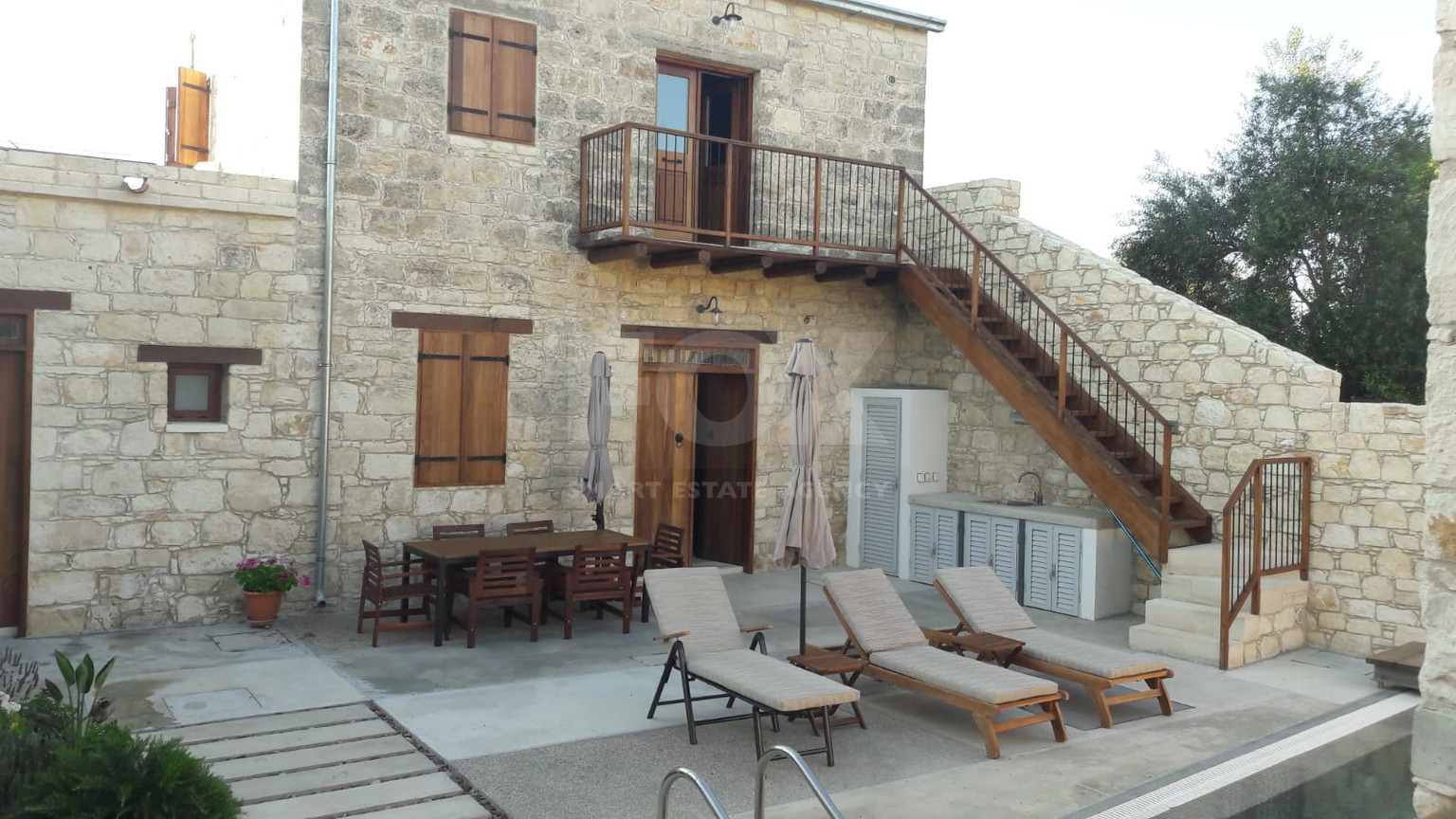 Charming three bedroom traditional villa for rent