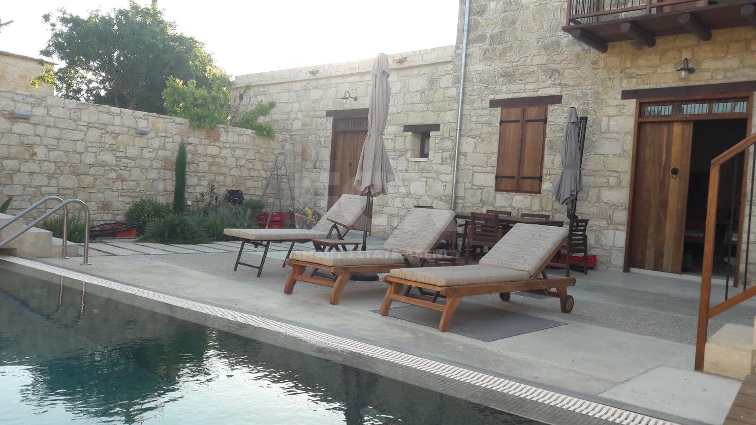 Charming three bedroom traditional villa for rent