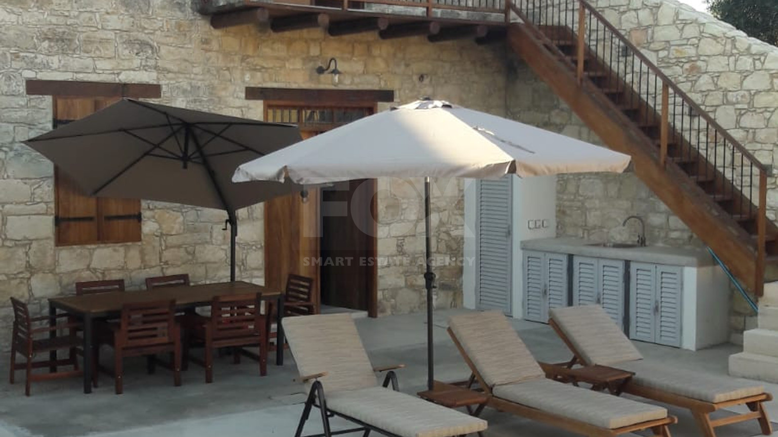 Charming three bedroom traditional villa for rent