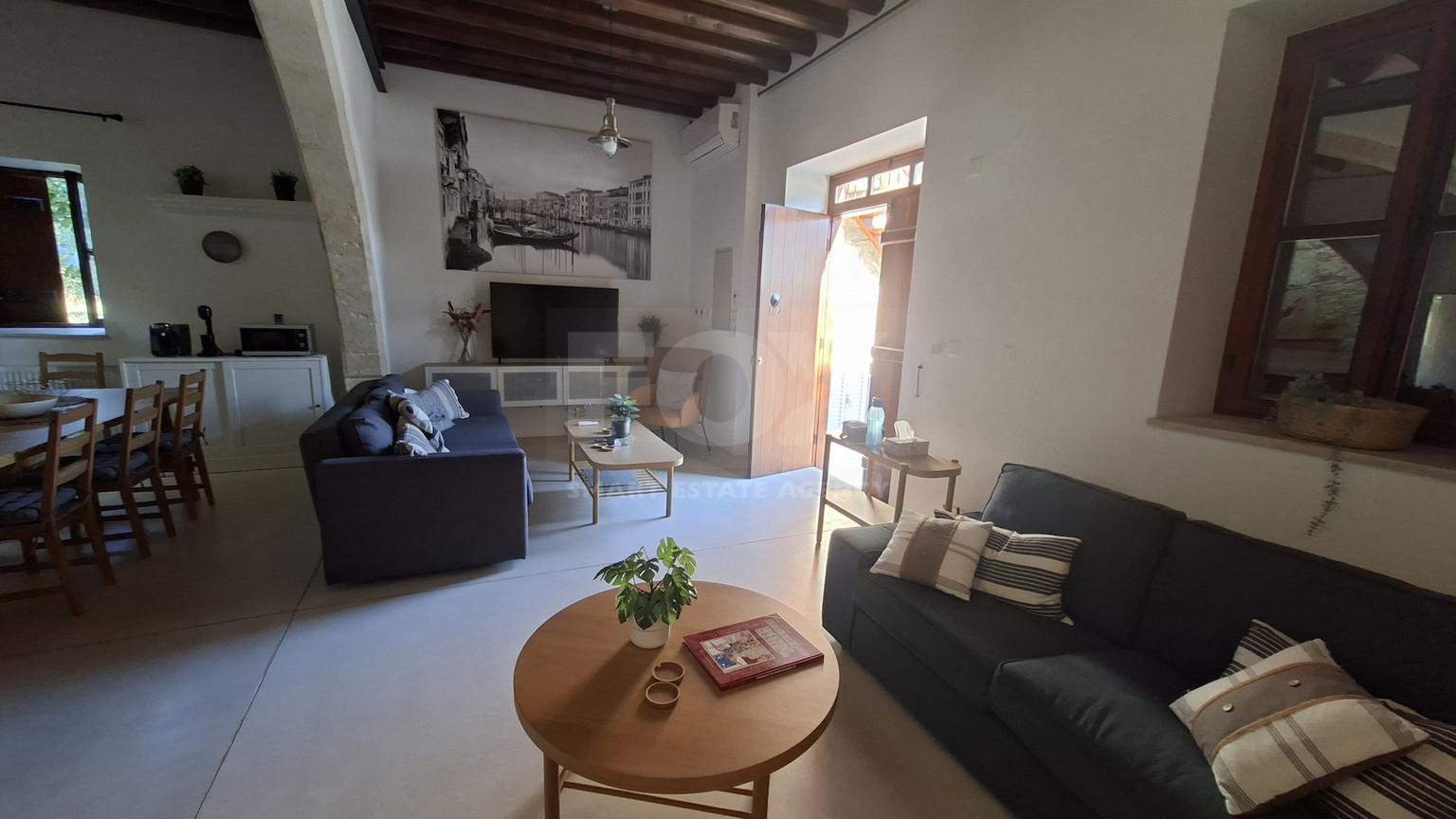 Charming three bedroom traditional villa for rent