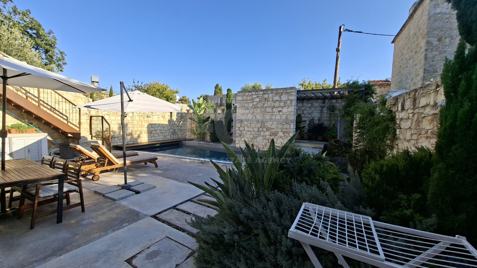 Charming three bedroom traditional villa for rent