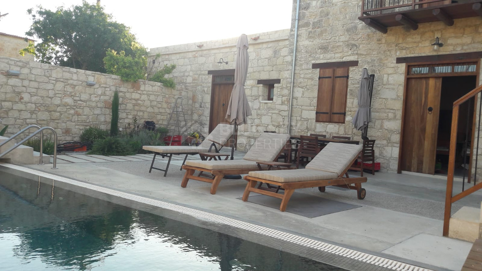 Charming three bedroom traditional villa for rent