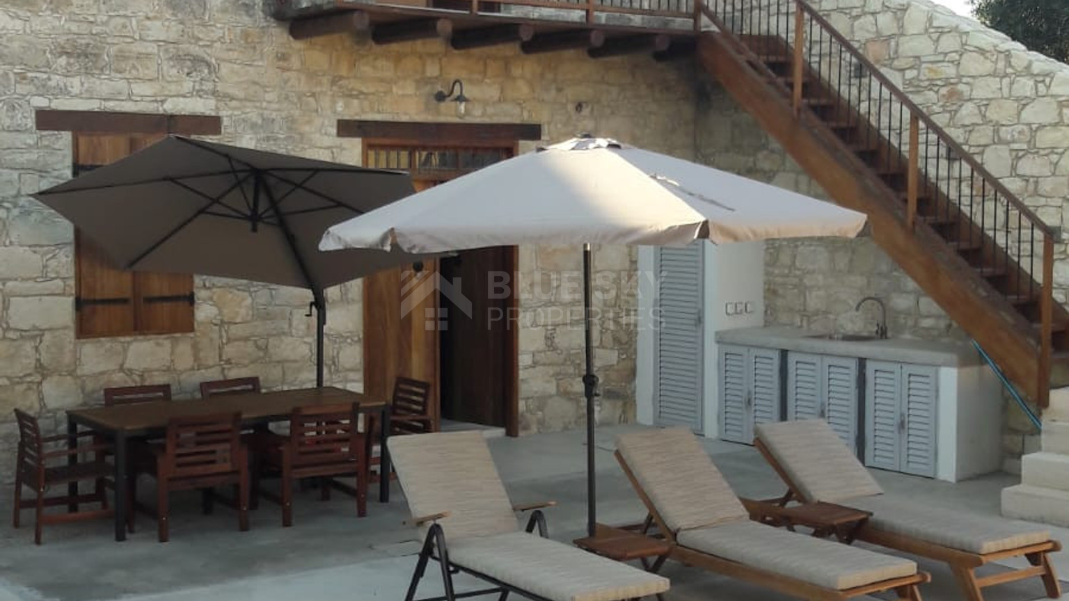 Charming three bedroom traditional villa for rent