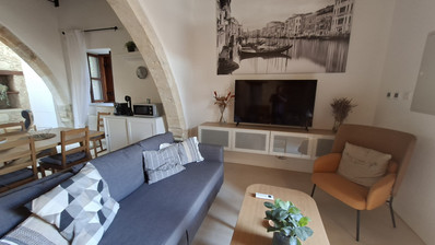 Charming three bedroom traditional villa for rent