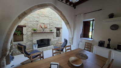 Charming three bedroom traditional villa for rent