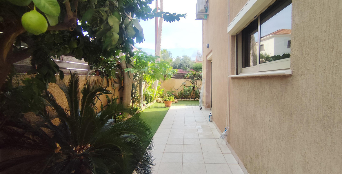 Beautiful Fully Furnished four Bedroom House in Ypsonas