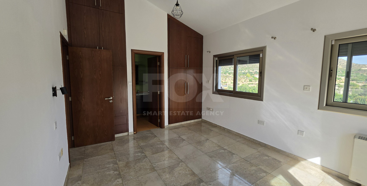 Spacious 3-Bedroom House With An Office & Separate Maids House For Rent  Near The Island School