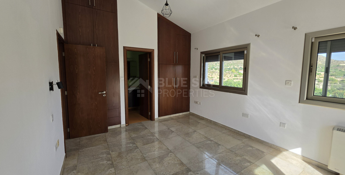 Spacious 3-Bedroom House With An Office & Separate Maids House For Rent  Near The Island School