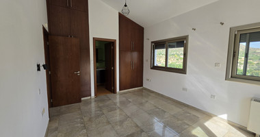 Spacious 3-Bedroom House With An Office & Separate Maids House For Rent  Near The Island School