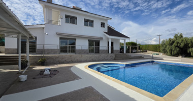 Spacious 3-Bedroom House With An Office & Separate Maids House For Rent  Near The Island School