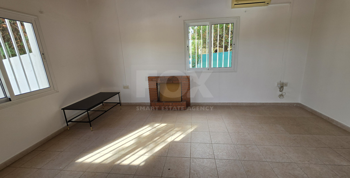 Spacious 3-Bedroom House With An Office & Separate Maids House For Rent  Near The Island School