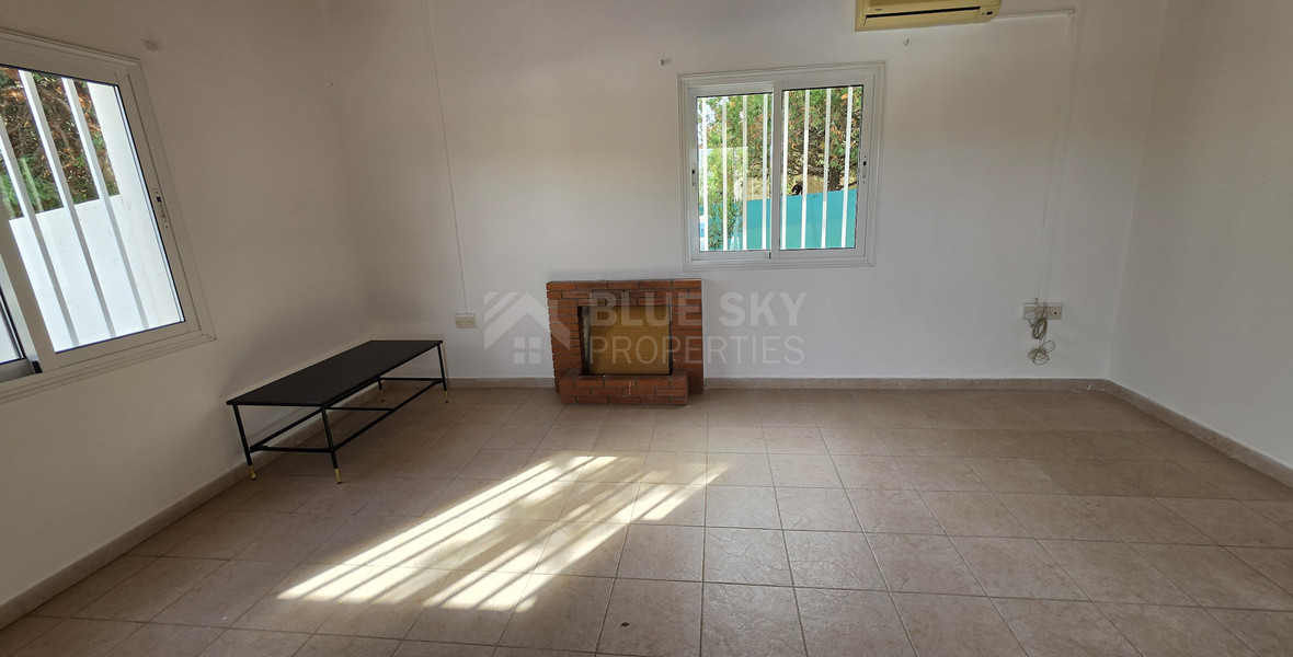 Spacious 3-Bedroom House With An Office & Separate Maids House For Rent  Near The Island School