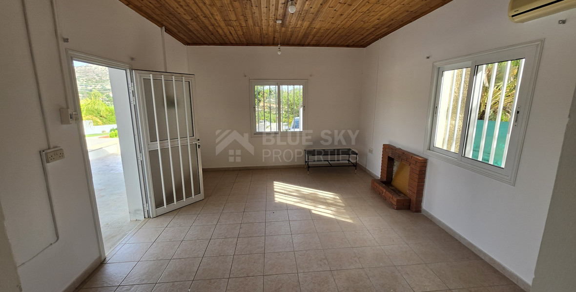 Spacious 3-Bedroom House With An Office & Separate Maids House For Rent  Near The Island School