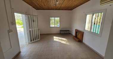 Spacious 3-Bedroom House With An Office & Separate Maids House For Rent  Near The Island School