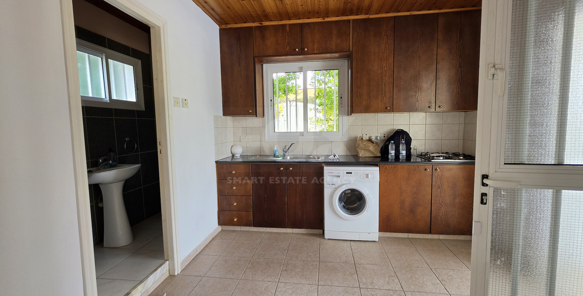 Spacious 3-Bedroom House With An Office & Separate Maids House For Rent  Near The Island School
