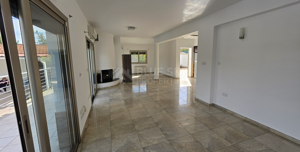 Spacious 3-Bedroom House With An Office & Separate Maids House For Rent  Near The Island School