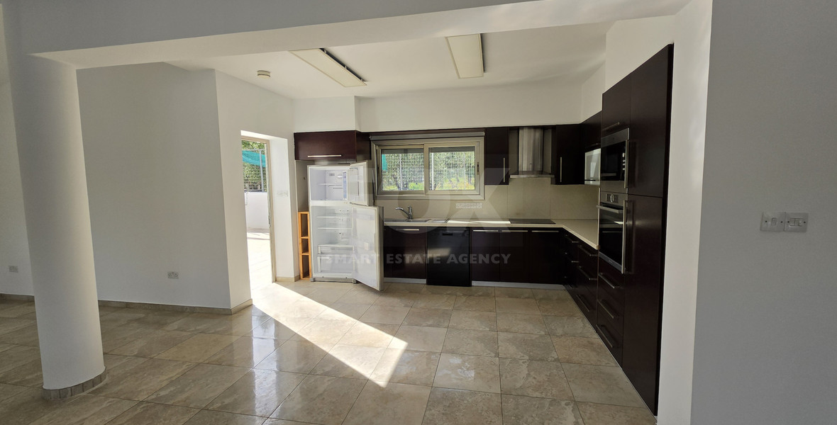 Spacious 3-Bedroom House With An Office & Separate Maids House For Rent  Near The Island School