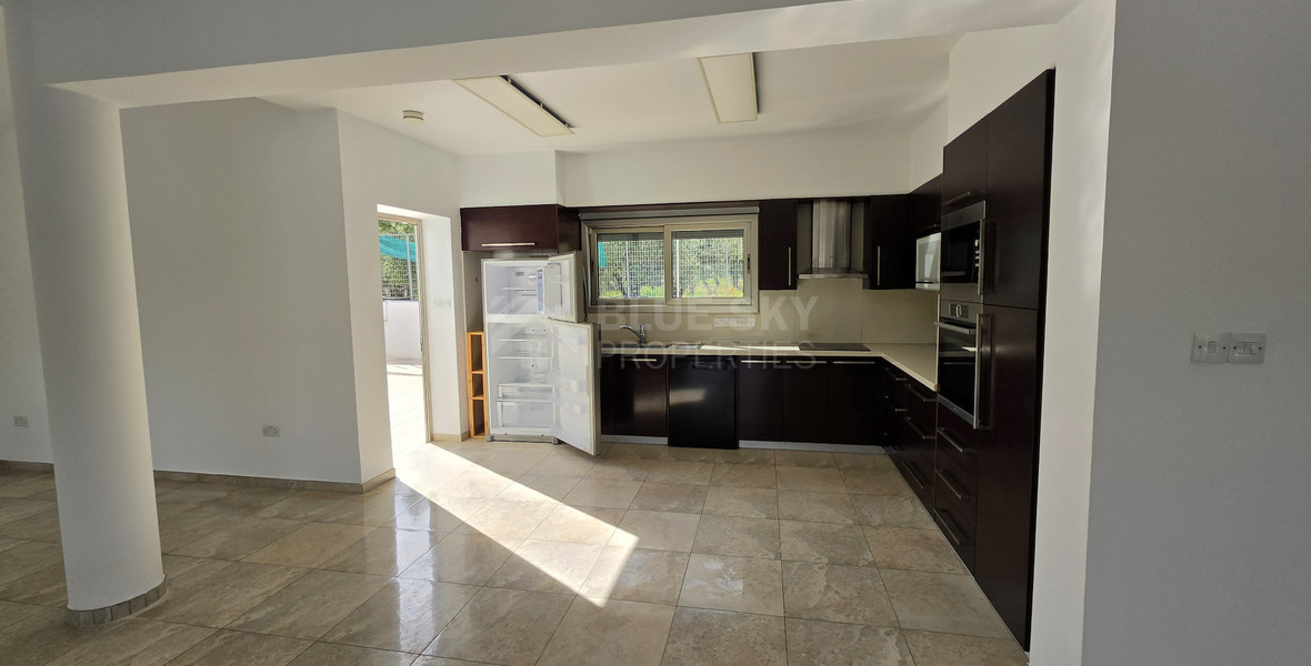 Spacious 3-Bedroom House With An Office & Separate Maids House For Rent  Near The Island School