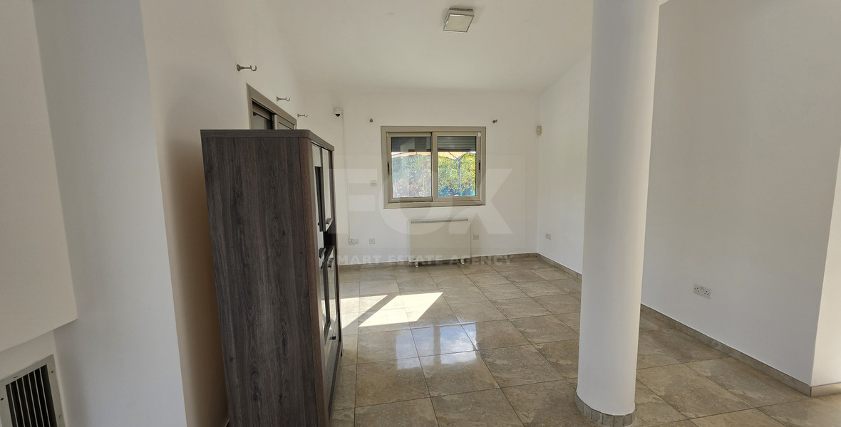 Spacious 3-Bedroom House With An Office & Separate Maids House For Rent  Near The Island School