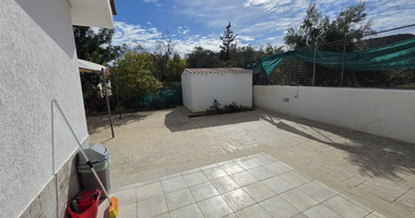 Spacious 3-Bedroom House With An Office & Separate Maids House For Rent  Near The Island School