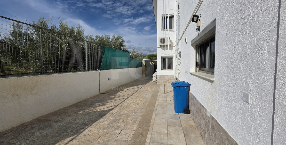 Spacious 3-Bedroom House With An Office & Separate Maids House For Rent  Near The Island School
