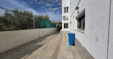 Spacious 3-Bedroom House With An Office & Separate Maids House For Rent  Near The Island School