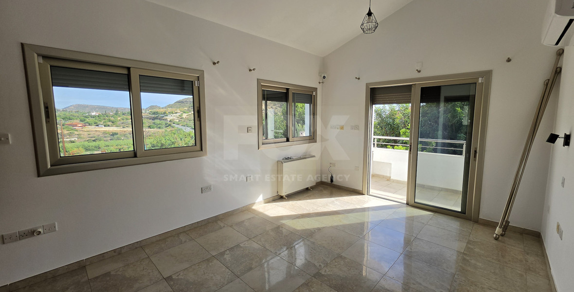 Spacious 3-Bedroom House With An Office & Separate Maids House For Rent  Near The Island School