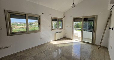 Spacious 3-Bedroom House With An Office & Separate Maids House For Rent  Near The Island School
