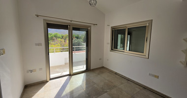 Spacious 3-Bedroom House With An Office & Separate Maids House For Rent  Near The Island School