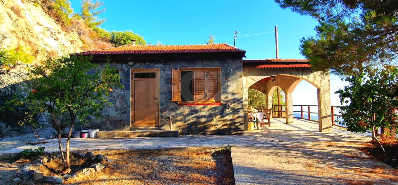 Charming Bungalow in Zoopigi, Limassol District – Mountain & Vineyard Views