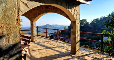 Charming Bungalow in Zoopigi, Limassol District – Mountain & Vineyard Views