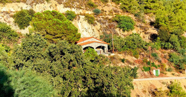 Charming Bungalow in Zoopigi, Limassol District – Mountain & Vineyard Views