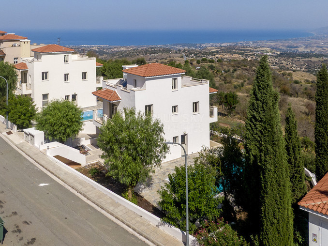 Modern one-Bed ground floor apartment in Drousia with excellent Views