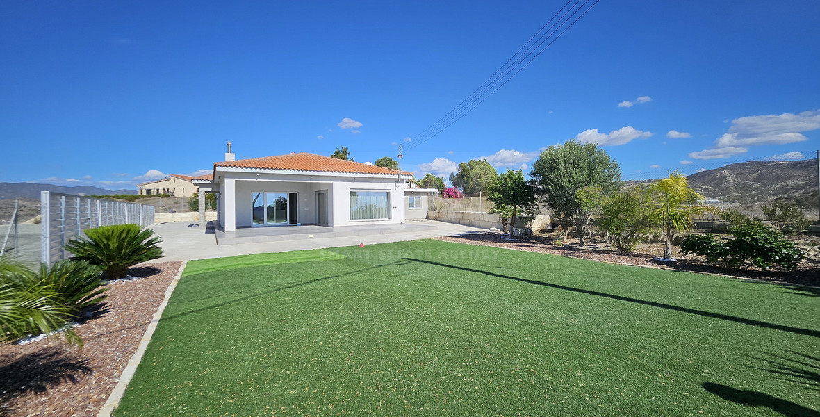 Spacious, optional furnished four bedroom detached bungalow