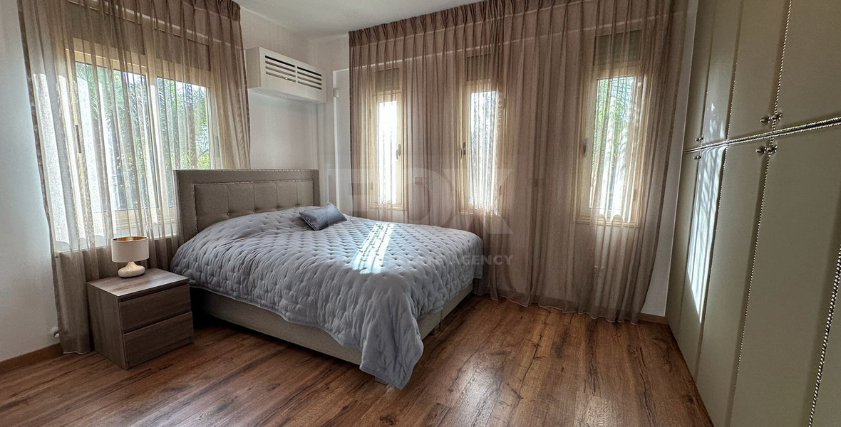 LUXURY FIVE-BEDROOM VILLA FOR RENT | PYRGOS TOURIST AREA