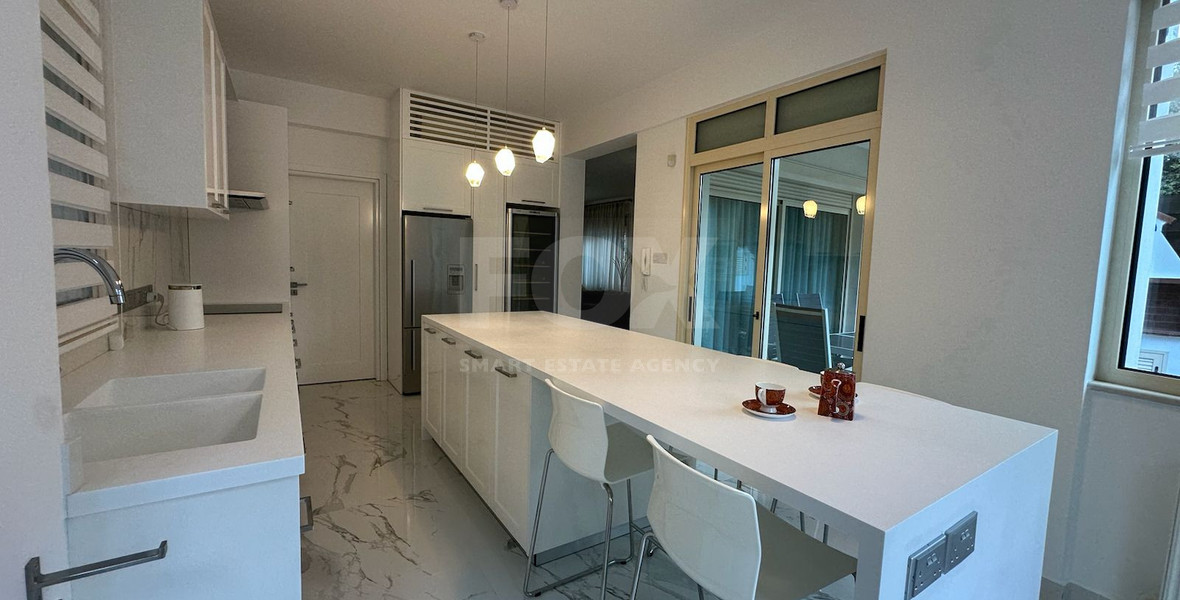 LUXURY FIVE-BEDROOM VILLA FOR RENT | PYRGOS TOURIST AREA