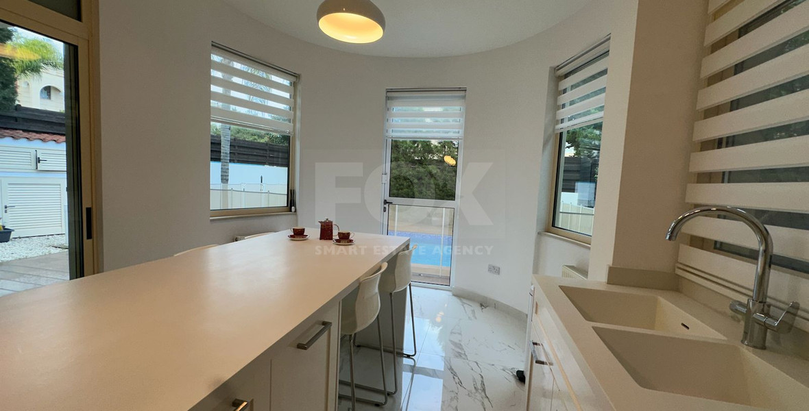 LUXURY FIVE-BEDROOM VILLA FOR RENT | PYRGOS TOURIST AREA