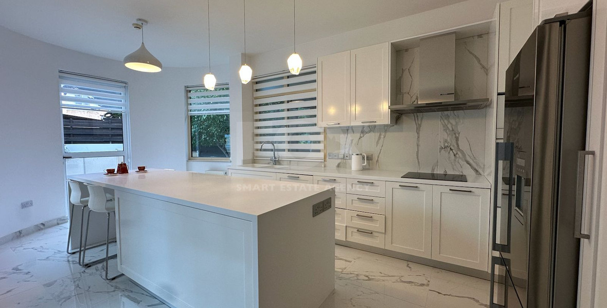 LUXURY FIVE-BEDROOM VILLA FOR RENT | PYRGOS TOURIST AREA