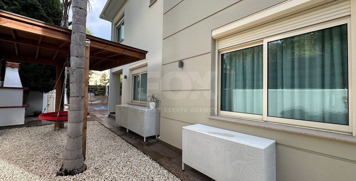 LUXURY FIVE-BEDROOM VILLA FOR RENT | PYRGOS TOURIST AREA